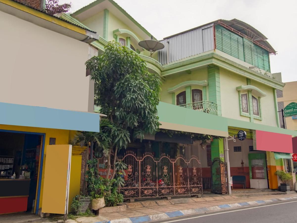 Oyo Life 3103 Opo Homestay & Kost Malang Luaran gambar