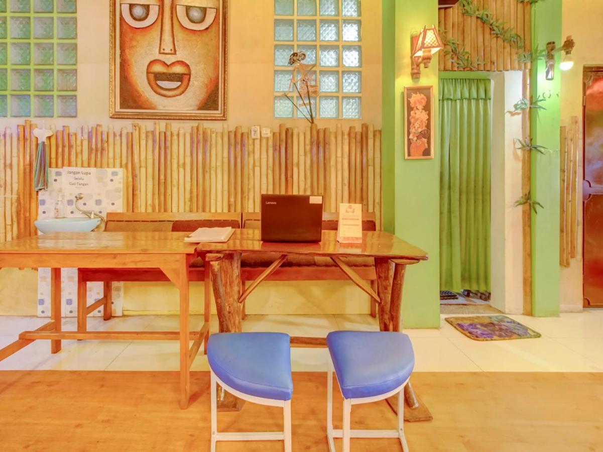 Oyo Life 3103 Opo Homestay & Kost Malang Luaran gambar
