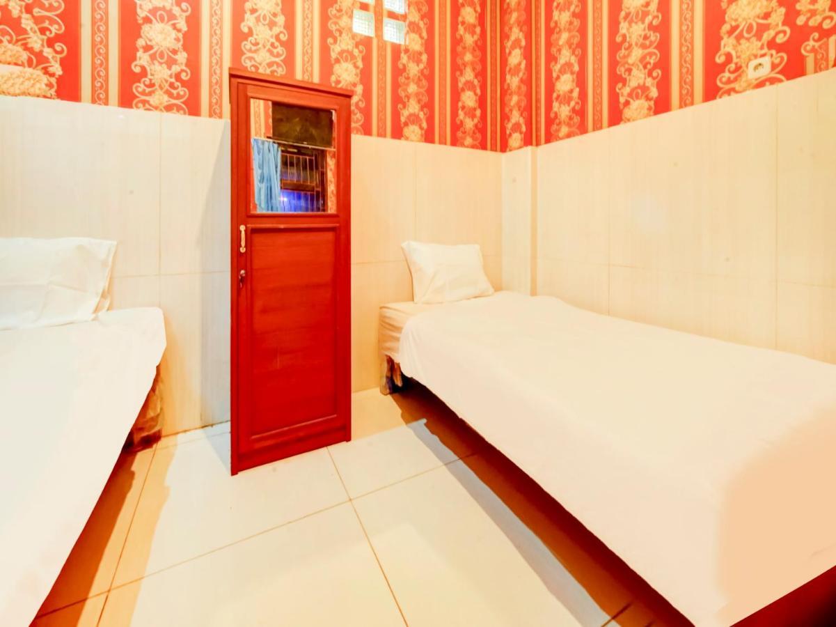 Oyo Life 3103 Opo Homestay & Kost Malang Luaran gambar