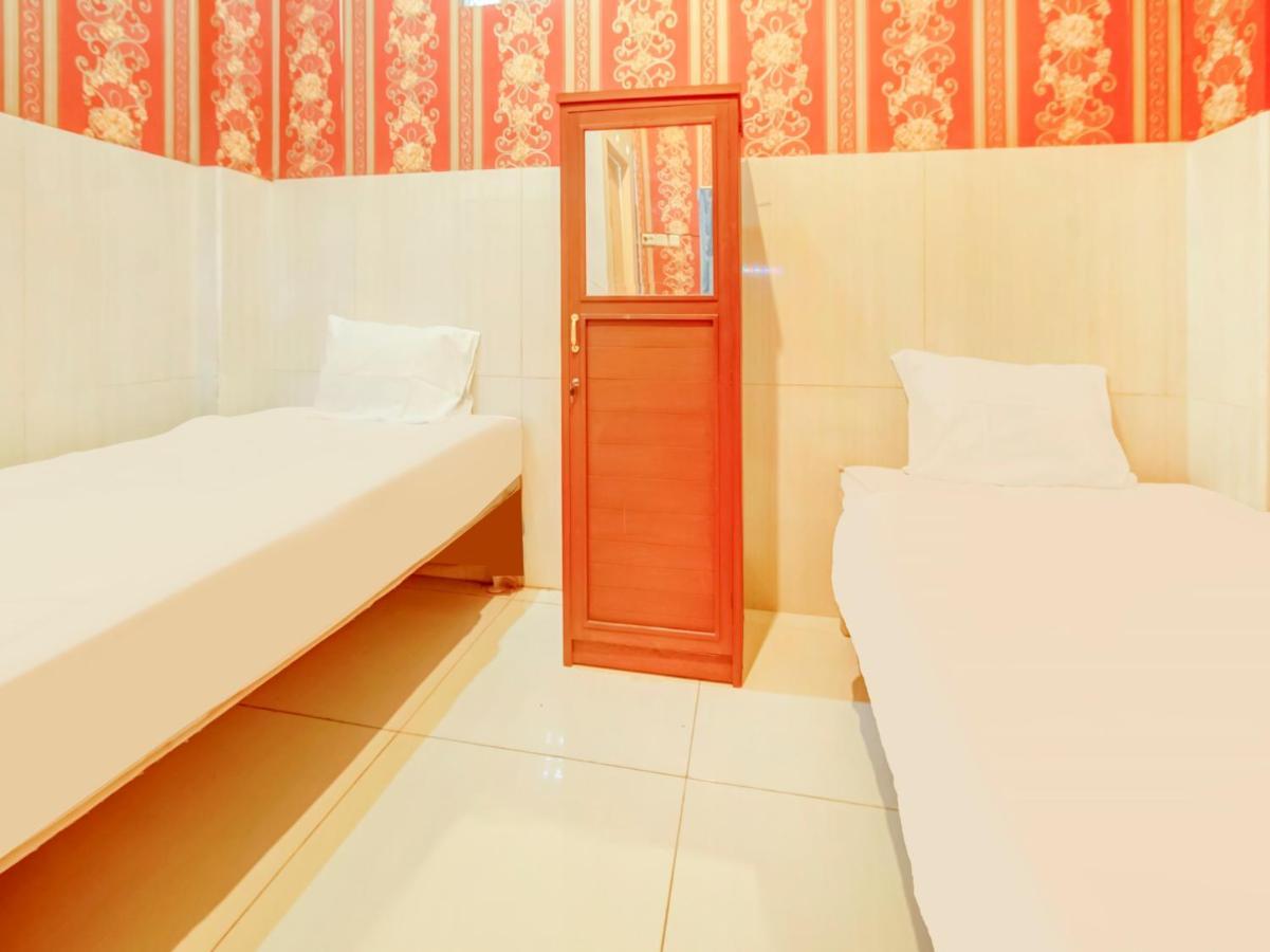 Oyo Life 3103 Opo Homestay & Kost Malang Luaran gambar