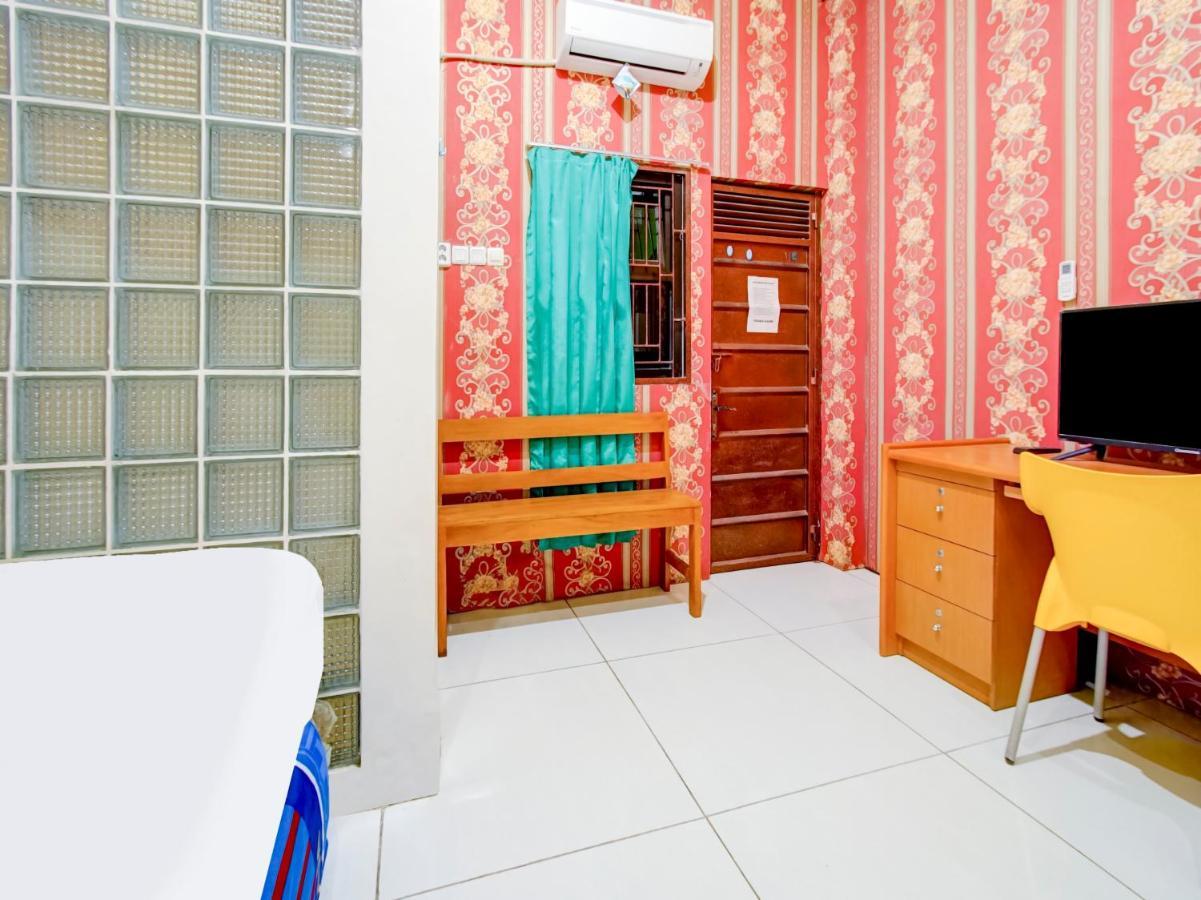 Oyo Life 3103 Opo Homestay & Kost Malang Luaran gambar