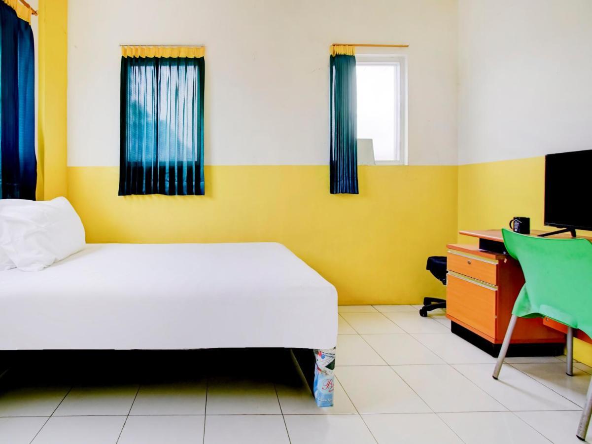 Oyo Life 3103 Opo Homestay & Kost Malang Luaran gambar