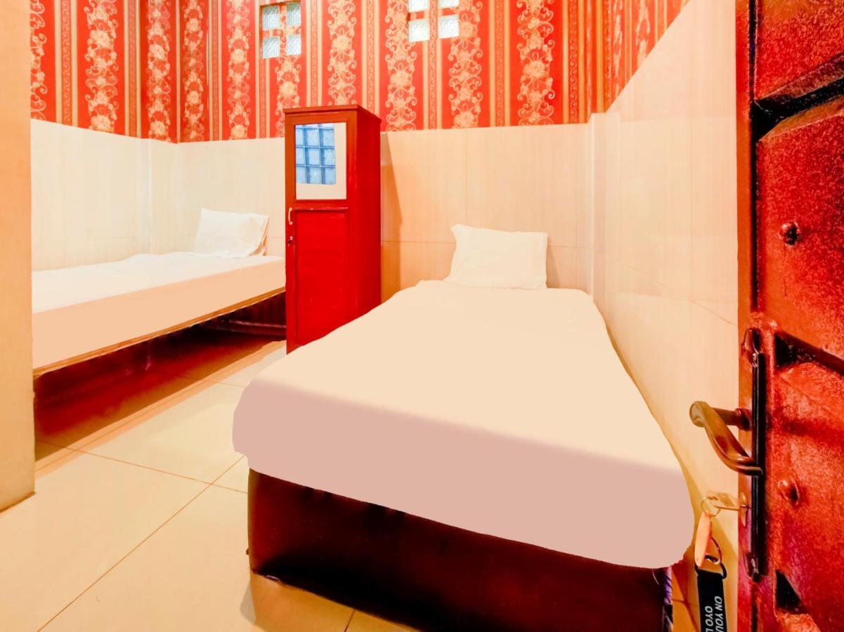 Oyo Life 3103 Opo Homestay & Kost Malang Luaran gambar